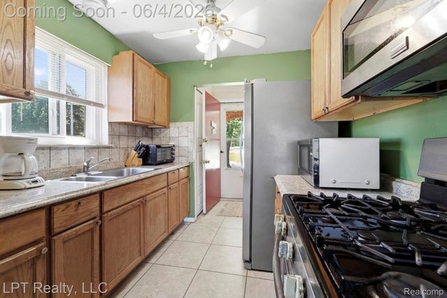 18181 Winwood Court, Brownstown Charter Township, MI 48193