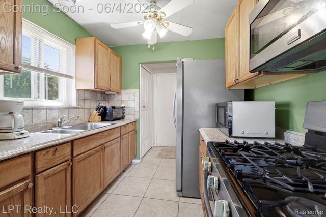 18181 Winwood Court, Brownstown Charter Township, MI 48193
