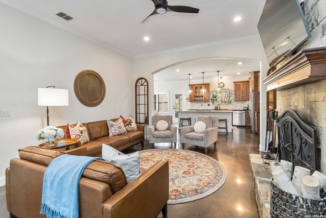 412 ELMWOOD DR, New Braunfels, TX 78130