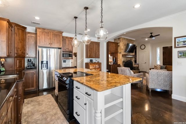 412 ELMWOOD DR, New Braunfels, TX 78130