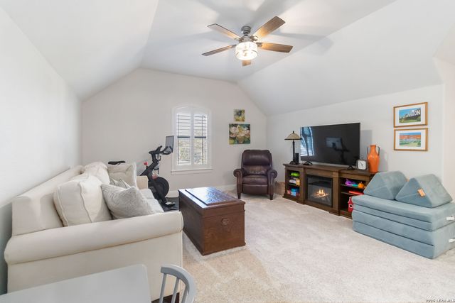 412 ELMWOOD DR, New Braunfels, TX 78130