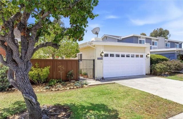 8332 Padrino, Huntington Beach, CA 92646