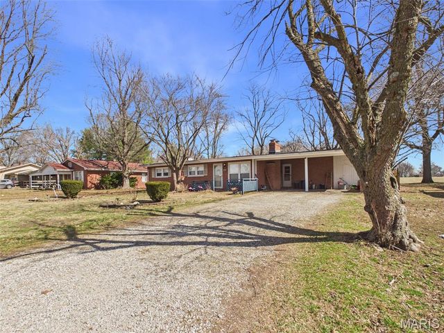 58 Harmon Drive, Lebanon, IL 62254