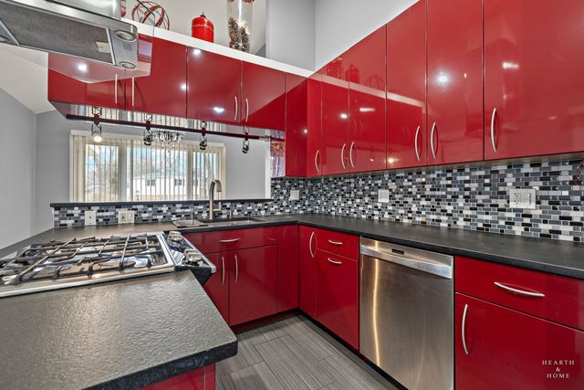 1923 E Pawnee Lane, Mount Prospect, IL 60056