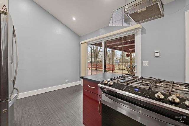 1923 E Pawnee Lane, Mount Prospect, IL 60056