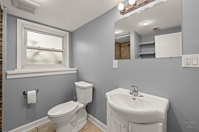 1923 E Pawnee Lane, Mount Prospect, IL 60056