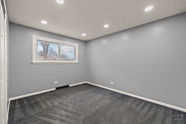 1923 E Pawnee Lane, Mount Prospect, IL 60056