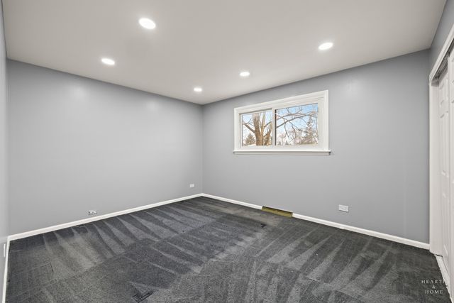 1923 E Pawnee Lane, Mount Prospect, IL 60056