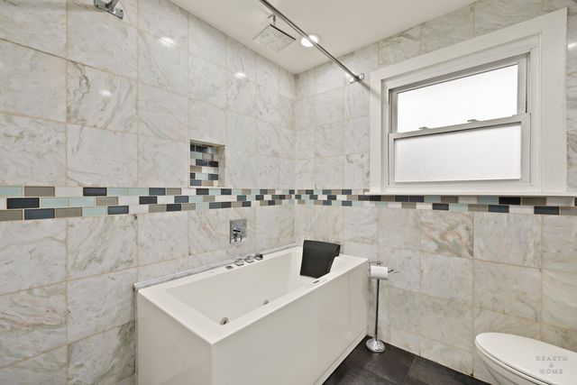 1923 E Pawnee Lane, Mount Prospect, IL 60056