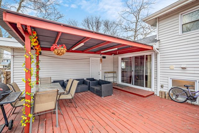 1923 E Pawnee Lane, Mount Prospect, IL 60056