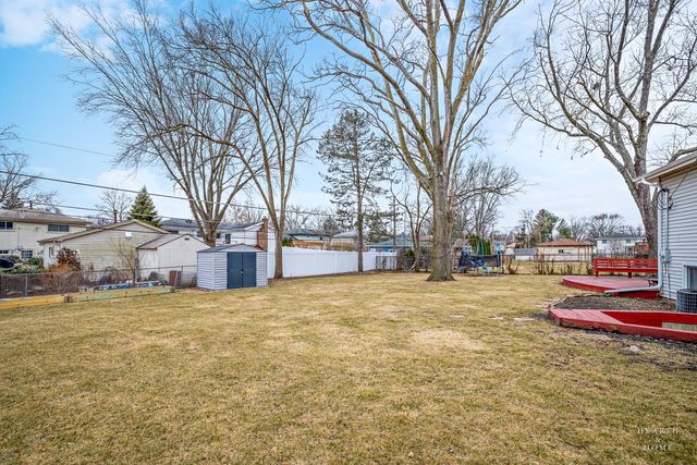 1923 E Pawnee Lane, Mount Prospect, IL 60056