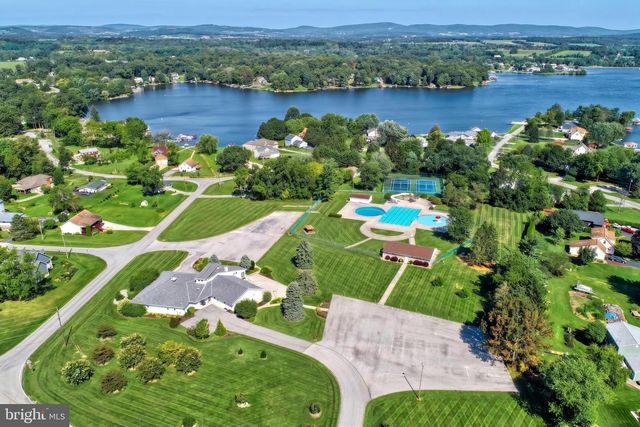 29 BRAGG DR, East Berlin, PA 17316