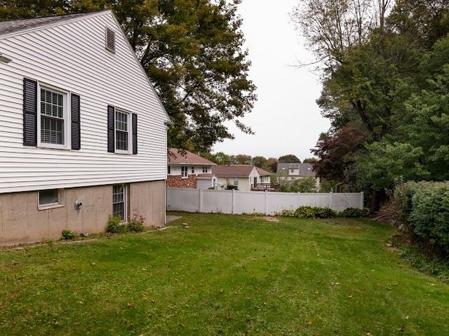 35 Vista Dr, Shrewsbury, MA 01545