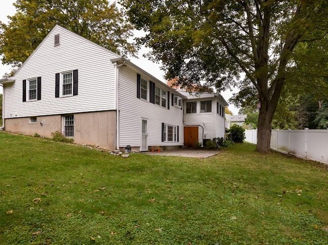 35 Vista Dr, Shrewsbury, MA 01545
