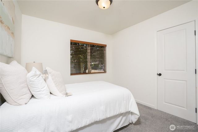 4040 32nd Avenue SW, Seattle, WA 98126