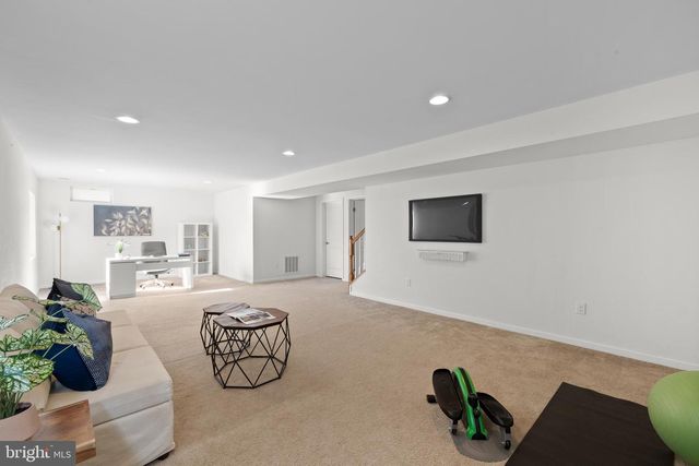 545 DELAWARE DR, Sellersville, PA 18960