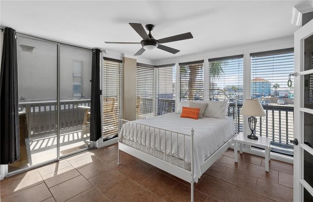 15002 WINDWARD Dr 207, Corpus Christi, TX 78418