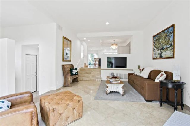 19355 Maidstone, Huntington Beach, CA 92648