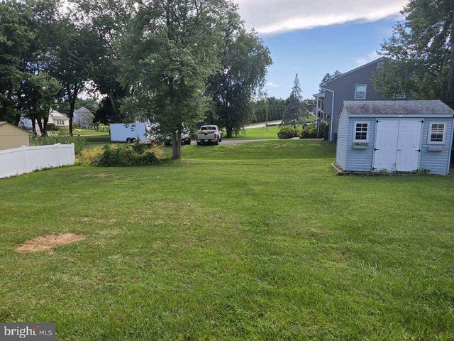 7 SUNNYBANK LN, Aston, PA 19014