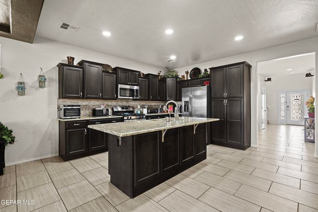 212 S MANZANITA Drive, El Paso, TX 79928