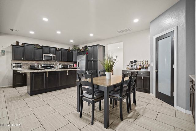 212 S MANZANITA Drive, El Paso, TX 79928