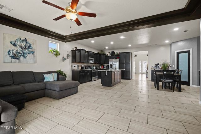212 S MANZANITA Drive, El Paso, TX 79928