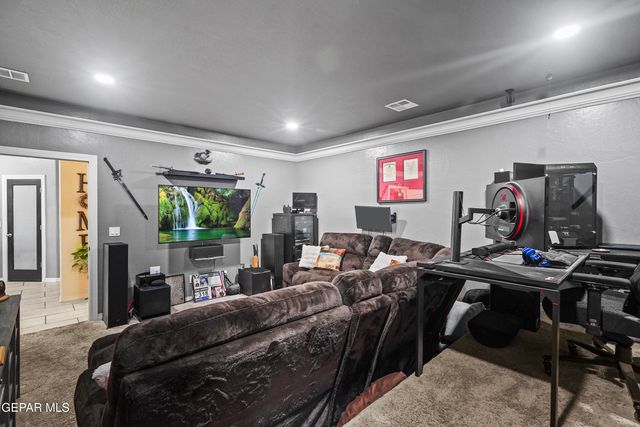 212 S MANZANITA Drive, El Paso, TX 79928