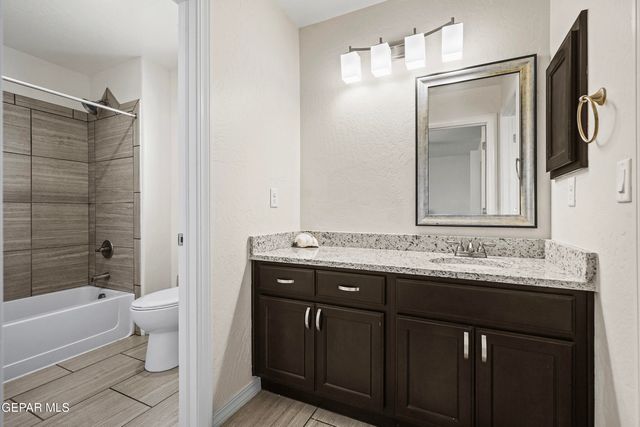 212 S MANZANITA Drive, El Paso, TX 79928