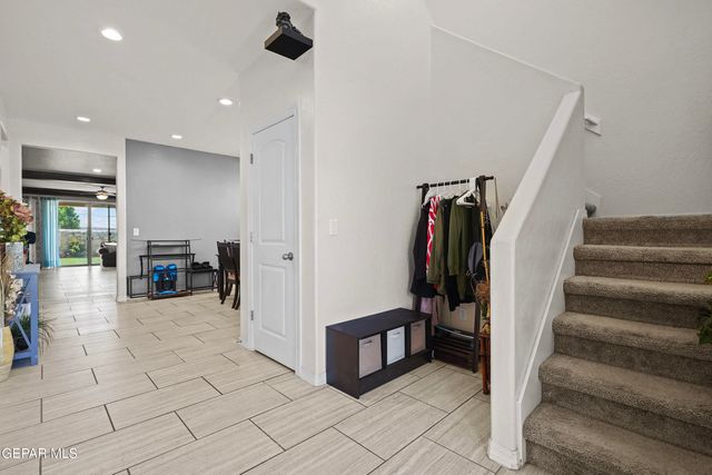 212 S MANZANITA Drive, El Paso, TX 79928