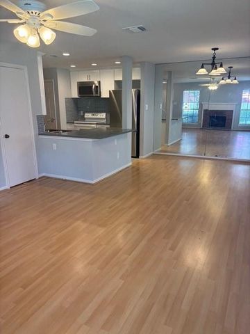 2211 S Kirkwood Road 22, Houston, TX 77077
