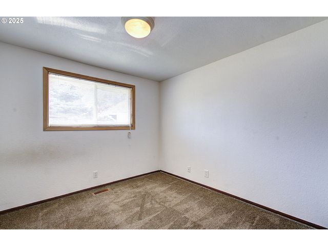 6100 Ne 55TH Cir, Vancouver, WA 98661