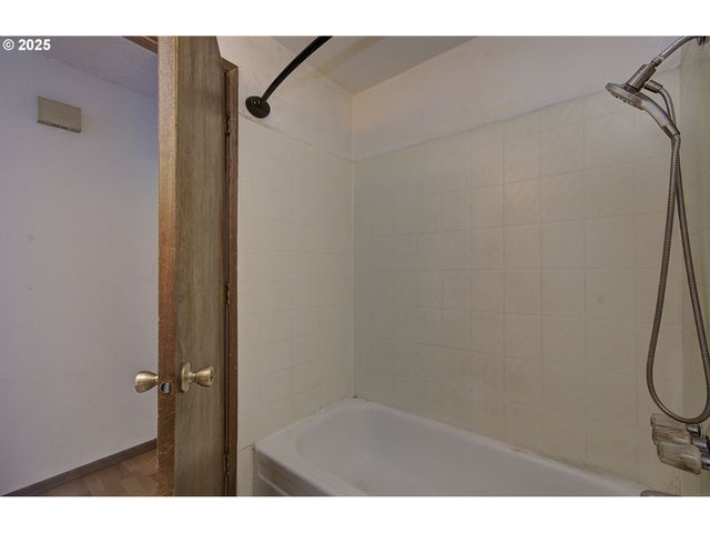 6100 Ne 55TH Cir, Vancouver, WA 98661