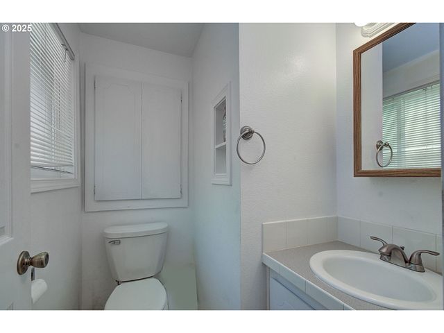 6100 Ne 55TH Cir, Vancouver, WA 98661