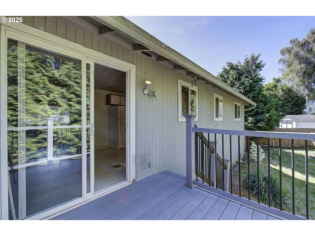 6100 Ne 55TH Cir, Vancouver, WA 98661