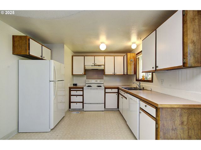 6100 Ne 55TH Cir, Vancouver, WA 98661