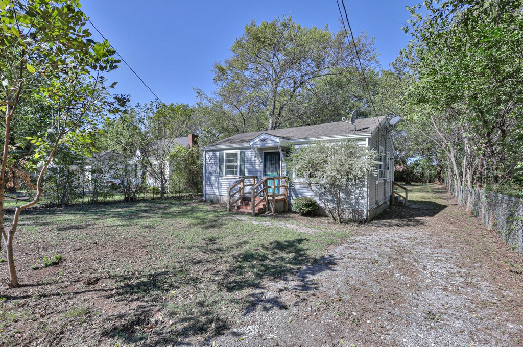 718 N Greenwood Ext, Lebanon, TN 37087