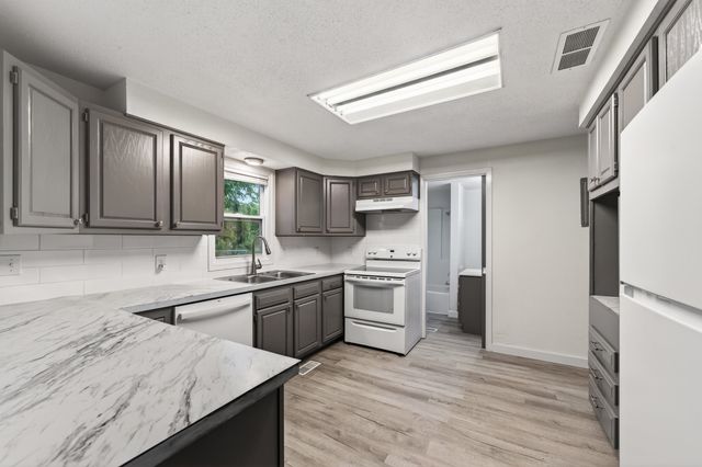 1621 S Waco, Wichita, KS 67213