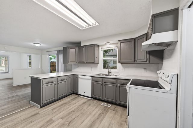 1621 S Waco, Wichita, KS 67213