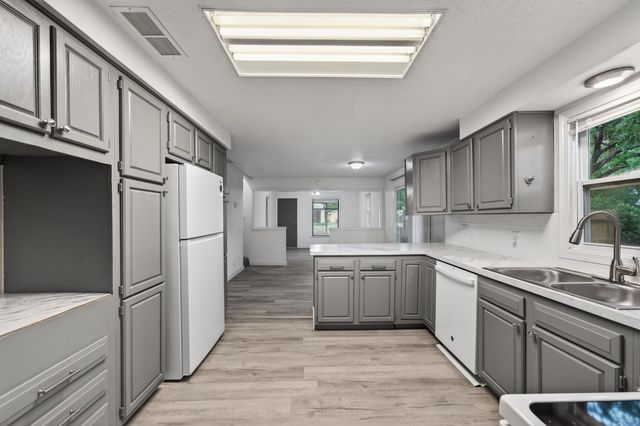1621 S Waco, Wichita, KS 67213