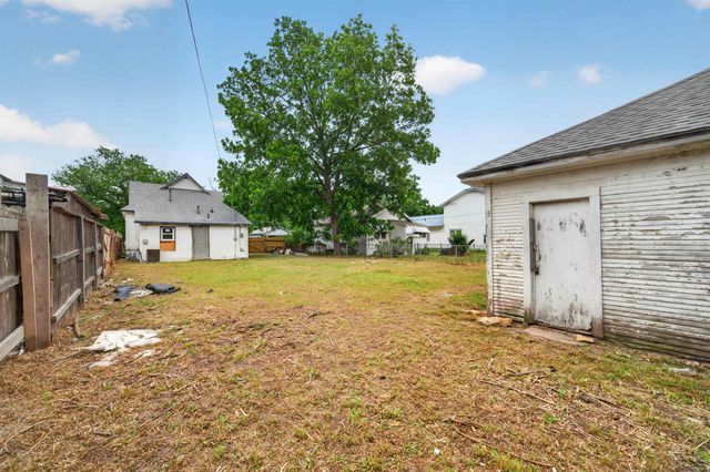 1621 S Waco, Wichita, KS 67213