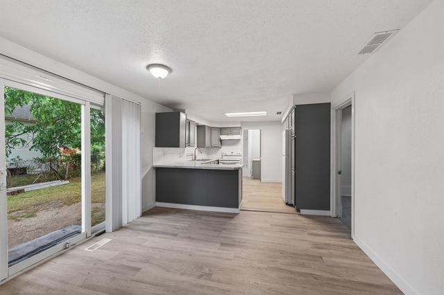 1621 S Waco, Wichita, KS 67213