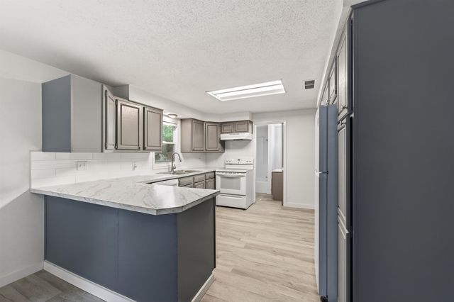 1621 S Waco, Wichita, KS 67213