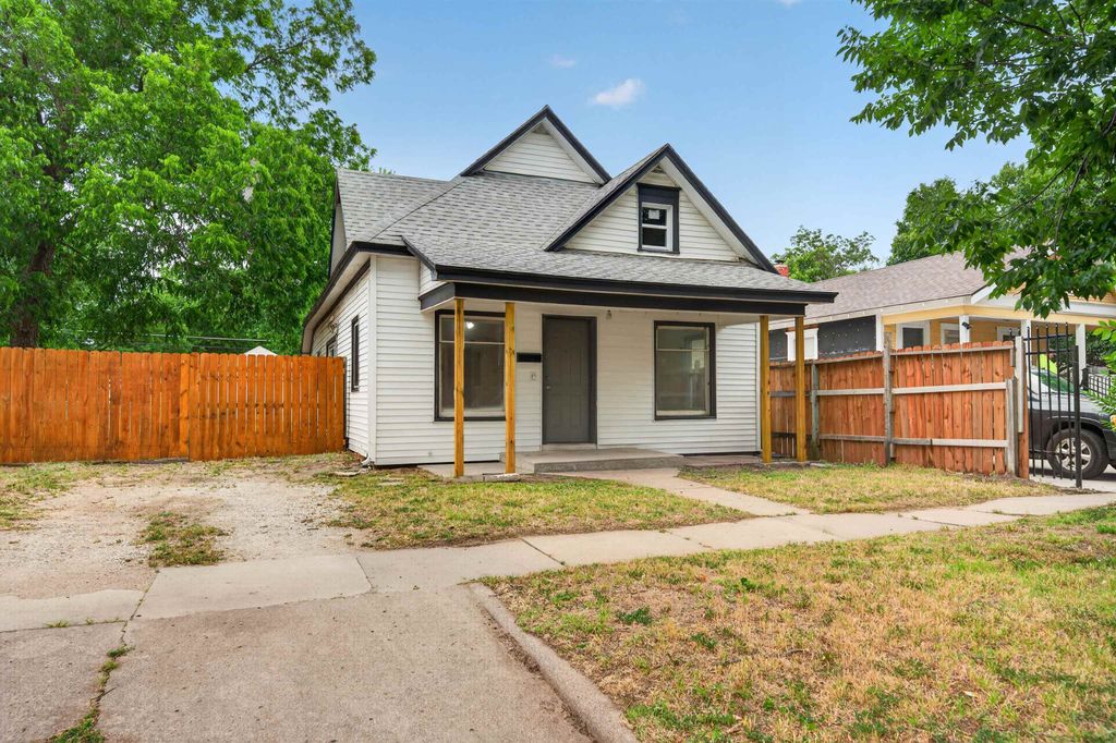 1621 S Waco, Wichita, KS 67213