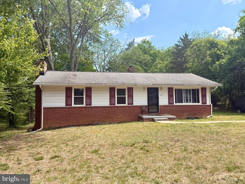 208 PECAN LN, Fredericksburg, VA 22405
