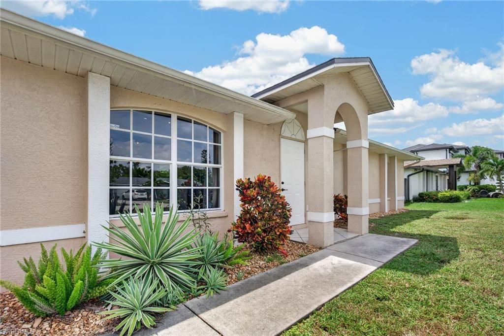18560 Holly RD, FORT MYERS, FL 33967 — photo 4