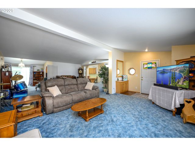 444 S STATE St, Sutherlin, OR 97479