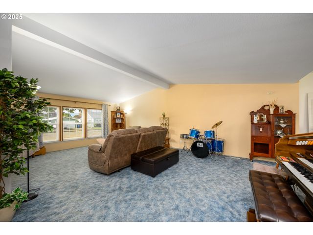 444 S STATE St, Sutherlin, OR 97479