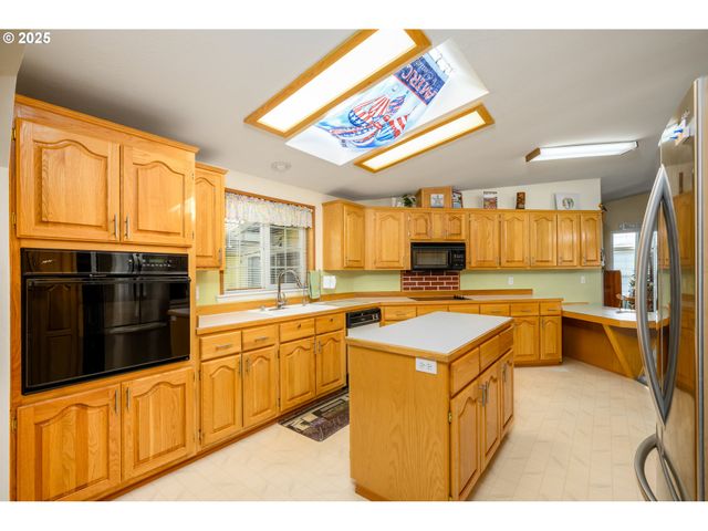 444 S STATE St, Sutherlin, OR 97479