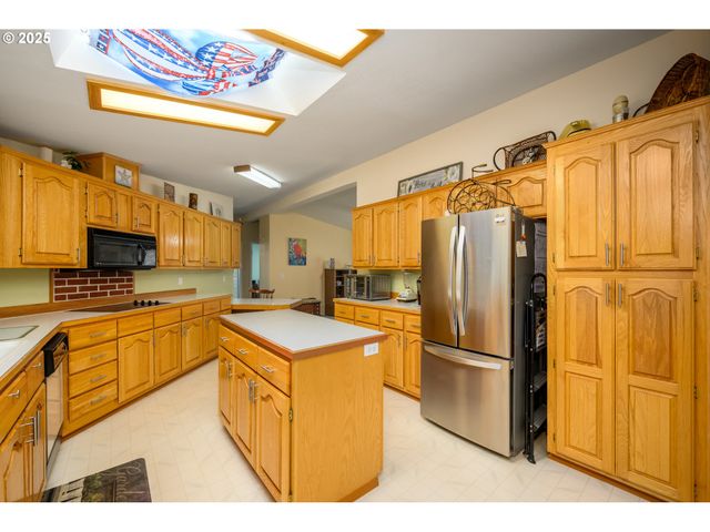 444 S STATE St, Sutherlin, OR 97479