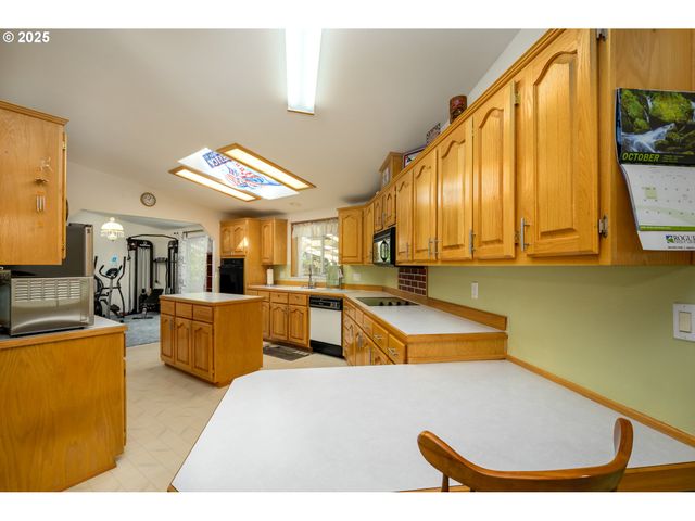 444 S STATE St, Sutherlin, OR 97479